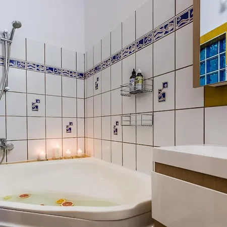 Silk Apartment *