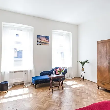 Silk Apartment *