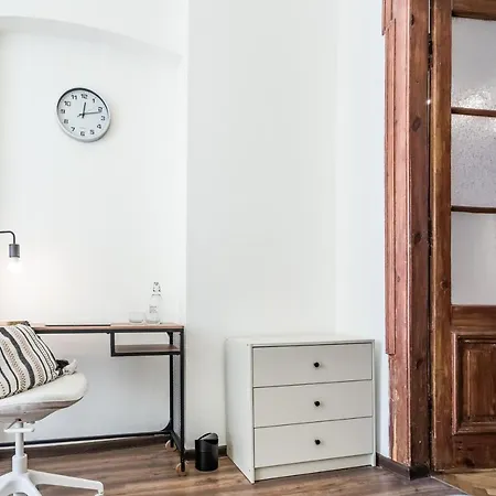 Silk Apartment *